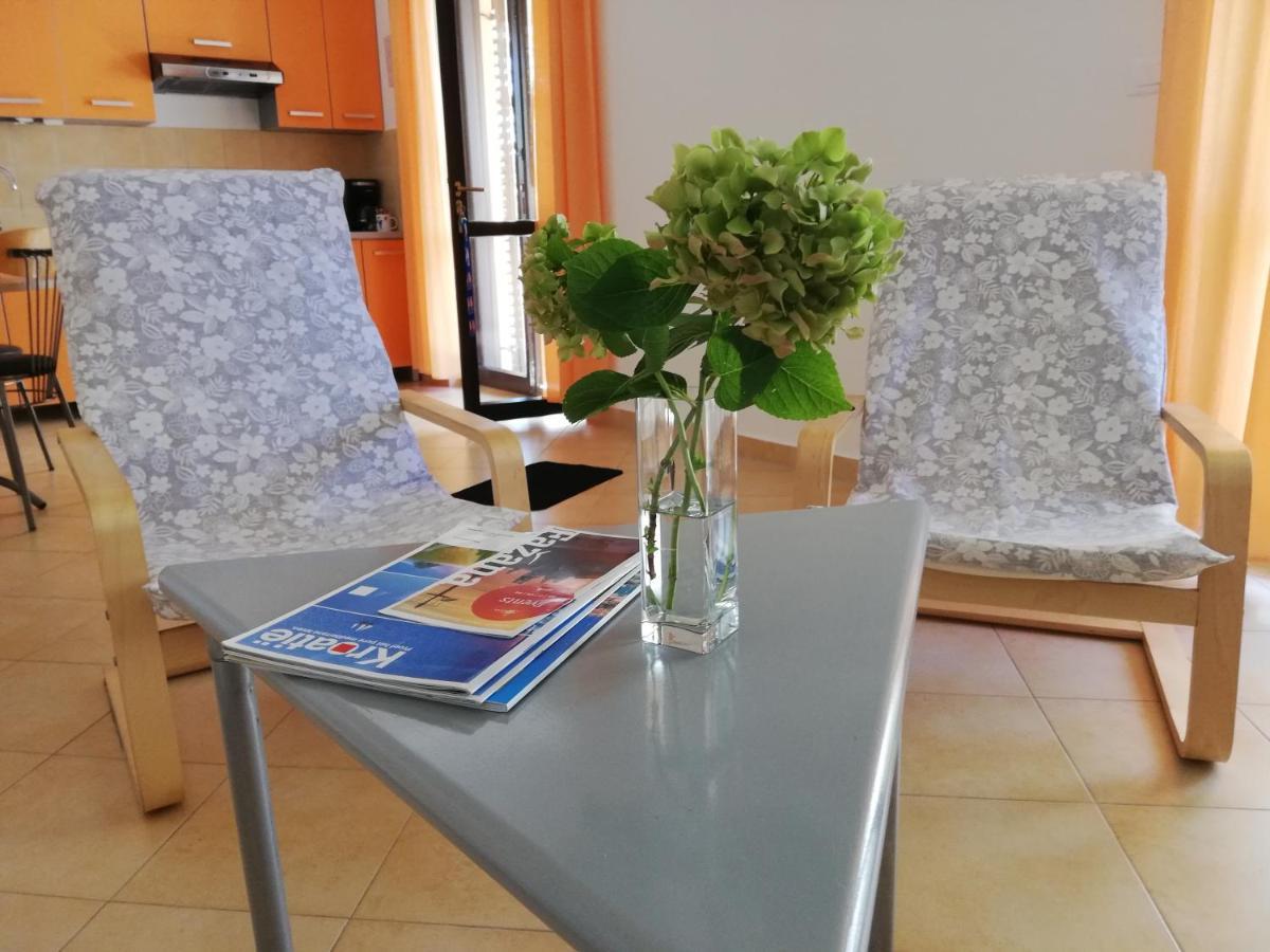 Apartment Suzy With Private Parking Фажана Екстер'єр фото
