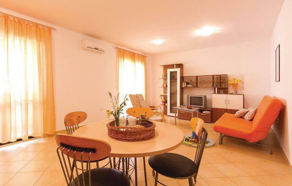 Apartment Suzy With Private Parking Фажана Екстер'єр фото
