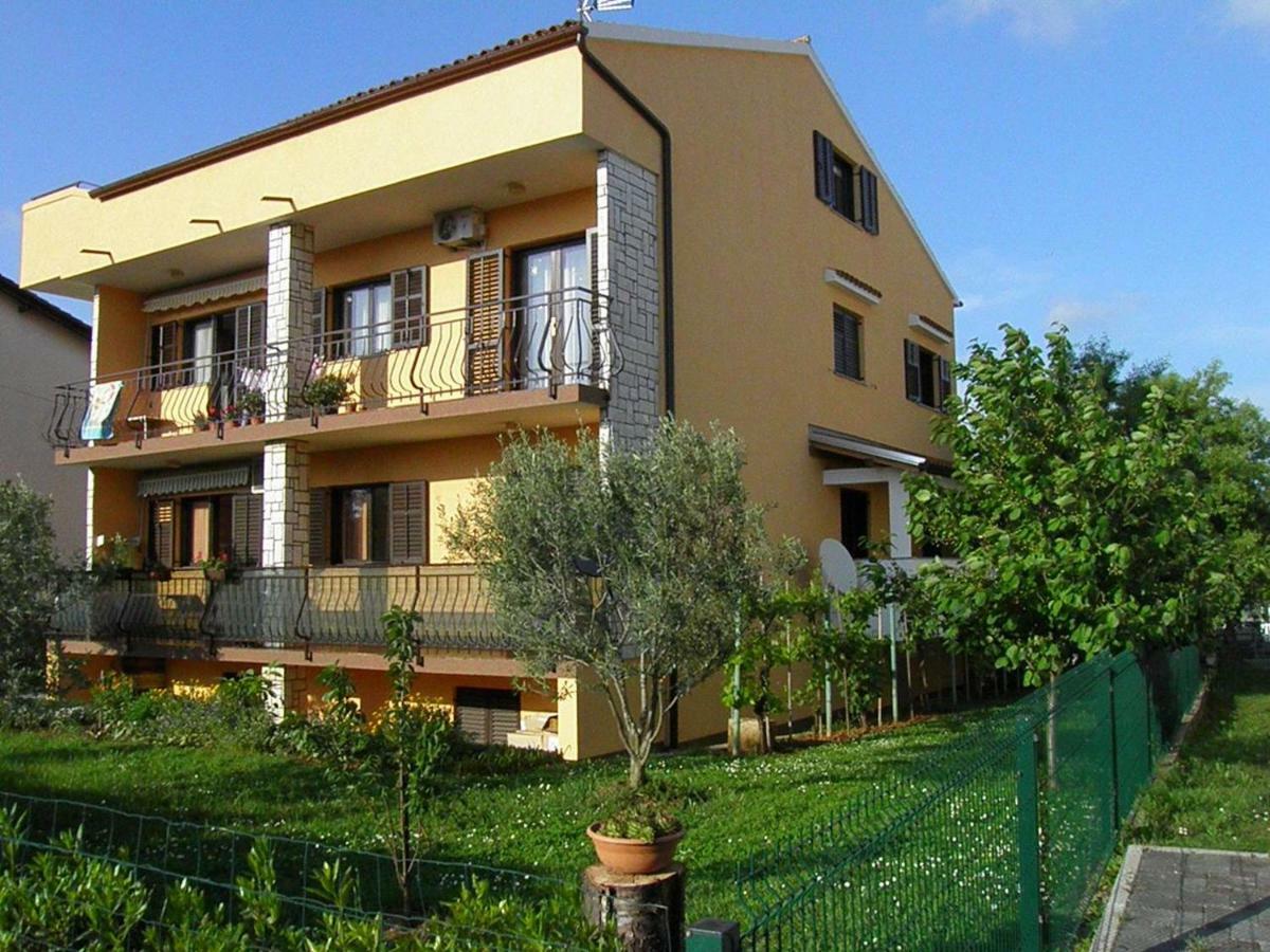 Apartment Suzy With Private Parking Фажана Екстер'єр фото